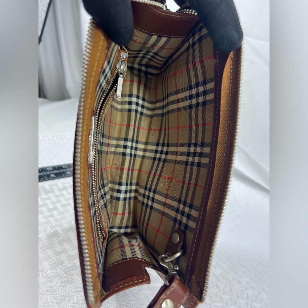 Burberrys of London Brown Pebbled Leather Wristlet with Plaid Lining (Vintage) - Picture 9 of 13